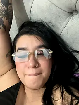 Snapshot of Aliciawhitee chatting on November 13, 2025, 2:26 am Aliciawhitee online show from November 13, 2025, 2:26 am