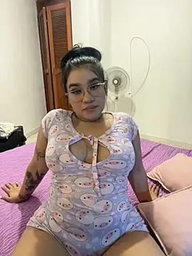 Snapshot of Aliciawhitee chatting on November 7, 2025, 1:10 am Aliciawhitee online show from November 7, 2025, 1:10 am