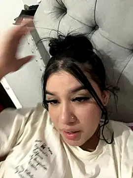 Snapshot of Aliciawhitee chatting on November 10, 2025, 2:16 am Aliciawhitee online show from November 10, 2025, 2:16 am