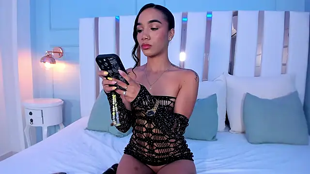 Snapshot of AriaHart_Oficial chatting on October 7, 2025, 12:28 pm AriaHart Oficial online show from October 7, 2025, 12:28 pm