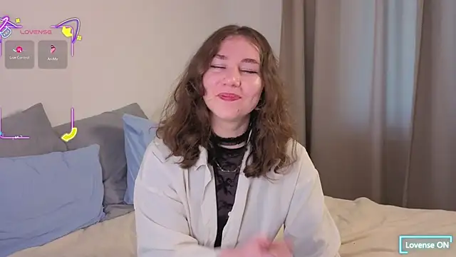 Snapshot of JoanMurphy chatting on October 19, 2025, 1:03 pm JoanMurphy online show from October 19, 2025, 1:03 pm
