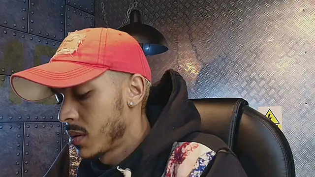 Snapshot of MarcusRain_ chatting on February 18, 2026, 3:26 am MarcusRain online show from February 18, 2026, 3:26 am