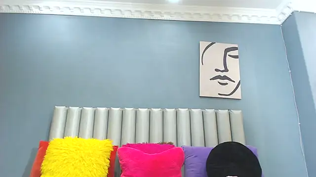 Snapshot of LoloQueen5 chatting on January 19, 2026, 2:15 am LoloQueen5 online show from January 19, 2026, 2:15 am