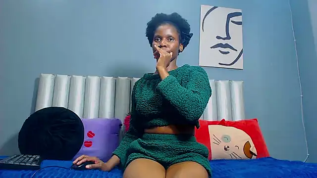 Snapshot of LoloQueen5 chatting on January 14, 2026, 11:19 pm LoloQueen5 online show from January 14, 2026, 11:19 pm