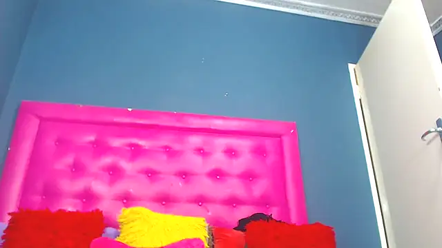 Snapshot of LoloQueen5 chatting on February 23, 2026, 9:48 pm LoloQueen5 online show from February 23, 2026, 9:48 pm