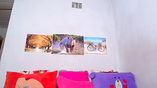 Snapshot of LoloQueen5 chatting on November 27, 2025, 11:43 am LoloQueen5 online show from November 27, 2025, 11:43 am