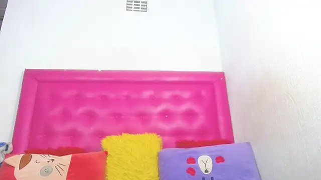 LoloQueen5 online show from April 4, 2026, 8:15 pm