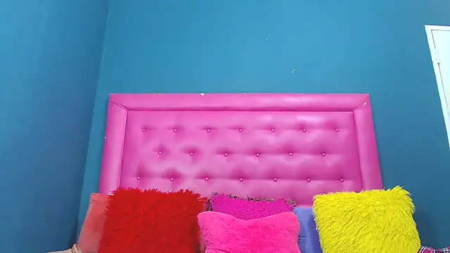 Snapshot of LoloQueen5 chatting on February 11, 2026, 4:12 am LoloQueen5 online show from February 11, 2026, 4:12 am