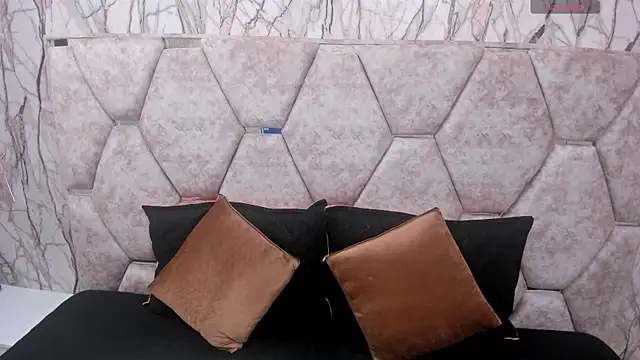 EXOTIC EBONY  online show from September 22, 2025, 7:31 pm