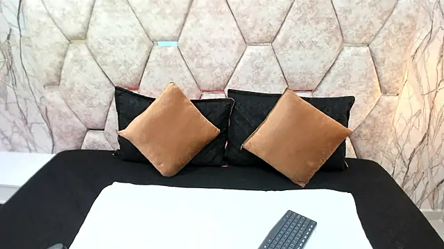 EXOTIC EBONY  online show from October 16, 2025, 7:00 pm