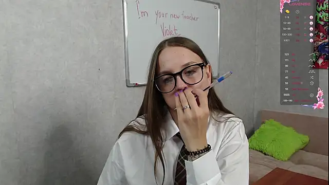 Snapshot of Violetwin chatting on September 22, 2025, 5:19 pm Violetwin online show from September 22, 2025, 5:19 pm