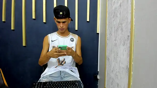 Snapshot of Just_D4v7 chatting on September 12, 2025, 7:35 pm Just D4v7 online show from September 12, 2025, 7:35 pm