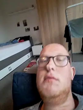 Snapshot of geilerd122 chatting on October 25, 2025, 4:18 pm geilerd122 online show from October 25, 2025, 4:18 pm