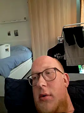 Snapshot of geilerd122 chatting on February 17, 2026, 2:36 pm geilerd122 online show from February 17, 2026, 2:36 pm