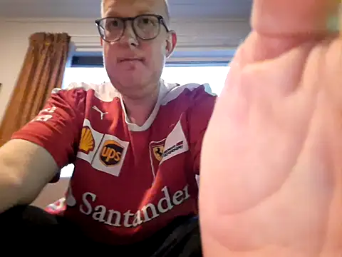 Snapshot of geilerd122 chatting on April 15, 2026, 6:45 pm geilerd122 online show from April 15, 2026, 6:45 pm