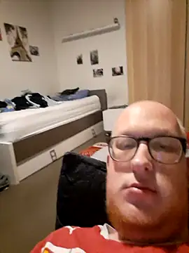 Snapshot of geilerd122 chatting on October 31, 2025, 8:27 pm geilerd122 online show from October 31, 2025, 8:27 pm