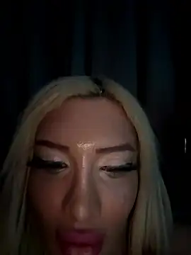 Snapshot of nazbarbie chatting on January 14, 2026, 2:04 am nazbarbie online show from January 14, 2026, 2:04 am