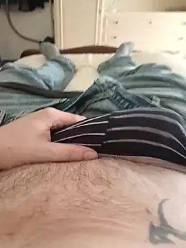 Snapshot of Empi19cm chatting on April 9, 2026, 4:13 pm Empi19cm online show from April 9, 2026, 4:13 pm