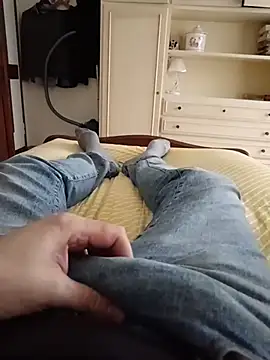 Snapshot of Empi19cm chatting on April 14, 2026, 4:34 pm Empi19cm online show from April 14, 2026, 4:34 pm