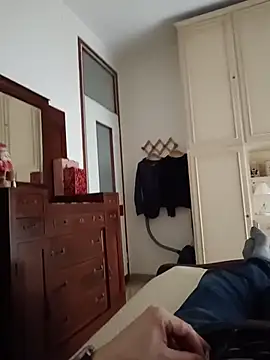 Snapshot of Empi19cm chatting on April 2, 2026, 4:57 pm Empi19cm online show from April 2, 2026, 4:57 pm