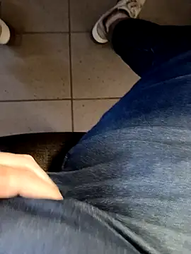 Snapshot of Empi19cm chatting on March 27, 2026, 4:08 pm Empi19cm online show from March 27, 2026, 4:08 pm