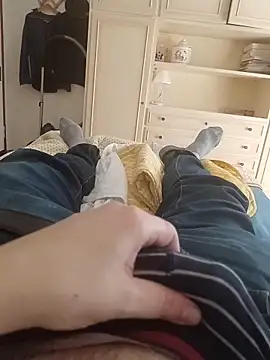 Snapshot of Empi19cm chatting on April 4, 2026, 10:22 am Empi19cm online show from April 4, 2026, 10:22 am