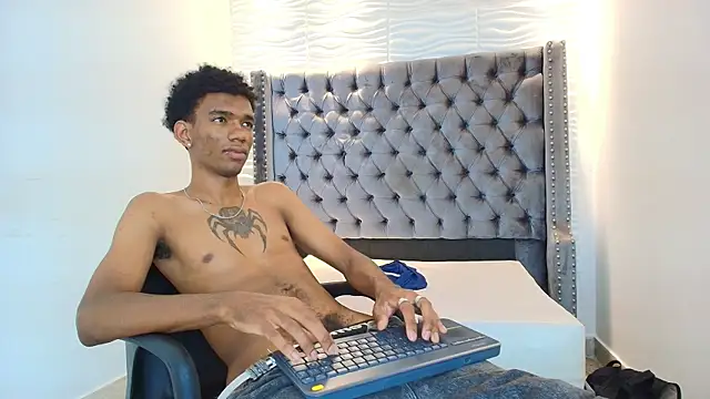 Snapshot of nero_reyd chatting on July 8, 2026, 8:20 pm nero reyd online show from July 8, 2026, 8:20 pm