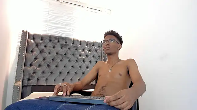 Snapshot of nero_reyd chatting on September 18, 2025, 7:28 pm nero reyd online show from September 18, 2025, 7:28 pm