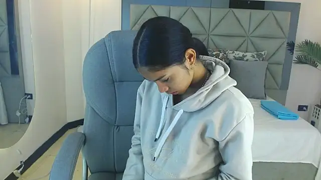 Snapshot of Milaa_Star_ chatting on November 22, 2025, 4:11 am Milaa Star online show from November 22, 2025, 4:11 am