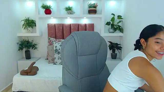 Snapshot of Milaa_Star_ chatting on February 5, 2026, 3:35 am Milaa Star online show from February 5, 2026, 3:35 am