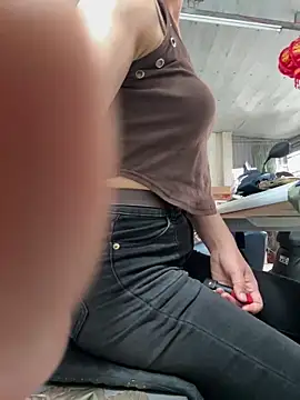 Snapshot of irina_hana chatting on April 16, 2026, 12:44 am irina hana online show from April 16, 2026, 12:44 am