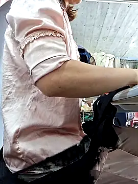 irina hana online show from November 9, 2025, 2:04 am