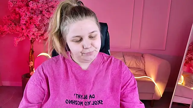 Snapshot of SladaDell chatting on November 13, 2025, 5:11 am SladaDell online show from November 13, 2025, 5:11 am