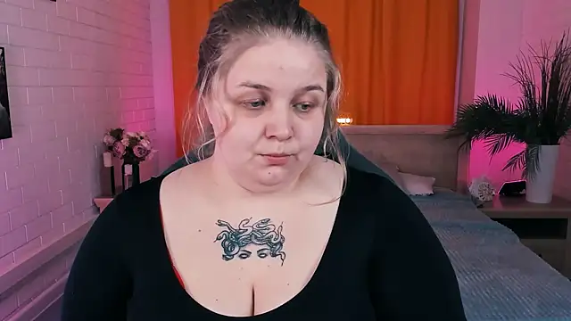 Snapshot of SladaDell chatting on November 5, 2025, 5:10 am SladaDell online show from November 5, 2025, 5:10 am