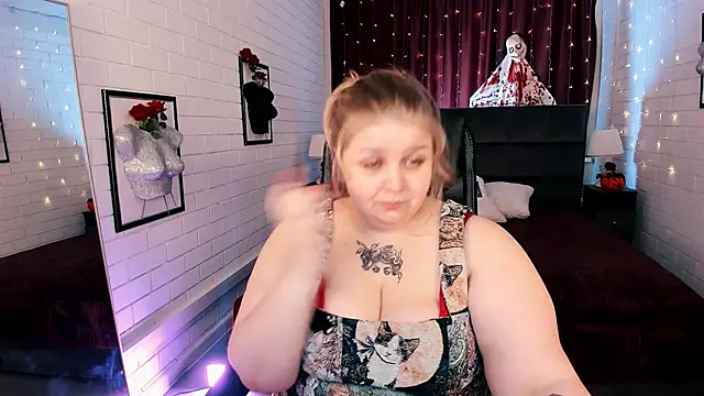 Snapshot of SladaDell chatting on October 28, 2025, 5:18 am SladaDell online show from October 28, 2025, 5:18 am