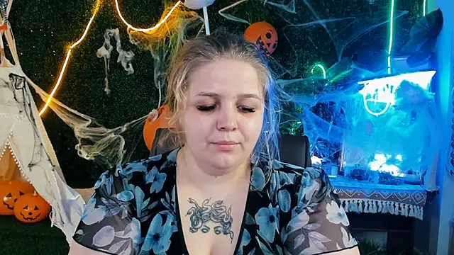 Snapshot of SladaDell chatting on October 17, 2025, 5:11 am SladaDell online show from October 17, 2025, 5:11 am