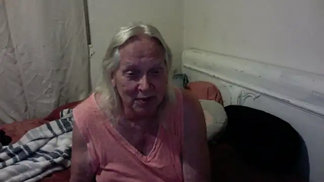 Snapshot of OldLadySara chatting on May 30, 2026, 2:18 am OldLadySara online show from May 30, 2026, 2:18 am