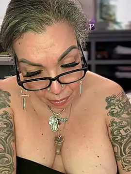 dieseldame1313 online show from March 28, 2026, 2:56 am