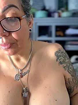 dieseldame1313 online show from March 19, 2026, 5:24 pm