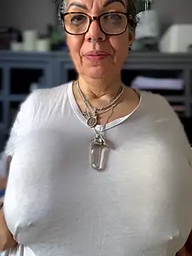 dieseldame1313 online show from March 18, 2026, 4:19 pm