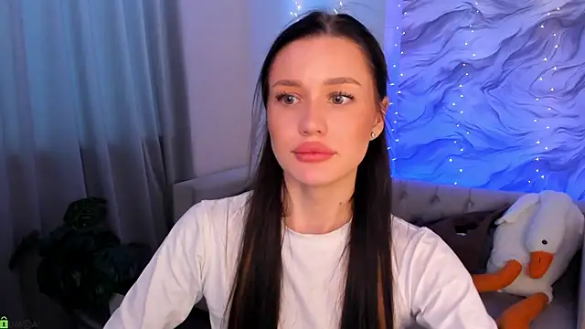 Snapshot of Aria_Mila chatting on April 27, 2026, 11:08 am Aria Mila online show from April 27, 2026, 11:08 am
