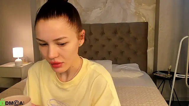 Snapshot of Aria_Mila chatting on May 18, 2026, 3:06 am Aria Mila online show from May 18, 2026, 3:06 am