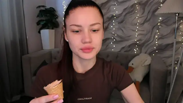 Snapshot of Aria_Mila chatting on May 13, 2026, 3:13 am Aria Mila online show from May 13, 2026, 3:13 am