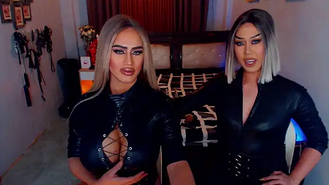 Snapshot of MystiqueQueen chatting on October 24, 2025, 5:01 pm MystiqueQueen online show from October 24, 2025, 5:01 pm