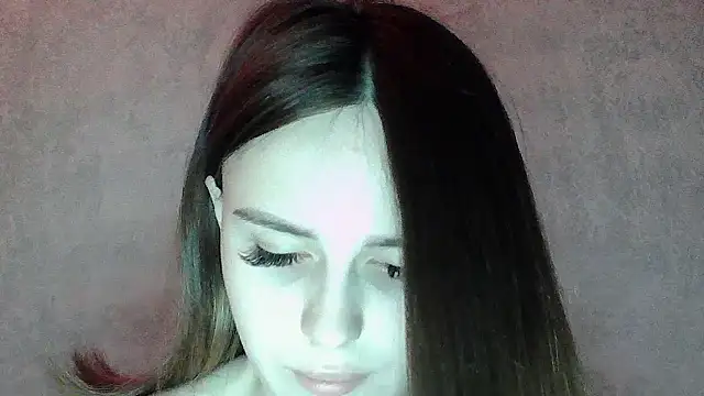 SweetLoraa online show from April 3, 2026, 4:13 pm