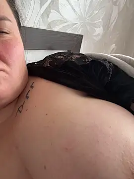 SunnyLeila2101 online show from April 2, 2026, 11:17 am