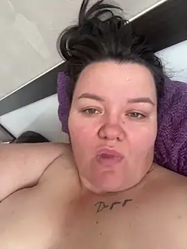 SunnyLeila2101 online show from May 6, 2026, 6:39 am