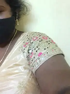 Snapshot of Tamilreethu chatting on November 5, 2025, 4:32 pm Tamilreethu online show from November 5, 2025, 4:32 pm