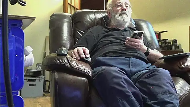 Snapshot of janzer13 chatting on February 3, 2026, 2:11 pm janzer13 online show from February 3, 2026, 2:11 pm