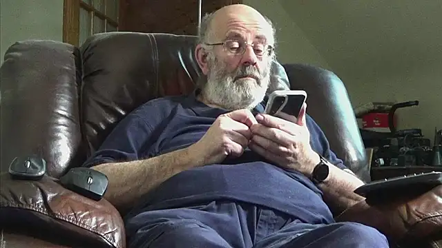 Snapshot of janzer13 chatting on February 18, 2026, 2:35 pm janzer13 online show from February 18, 2026, 2:35 pm